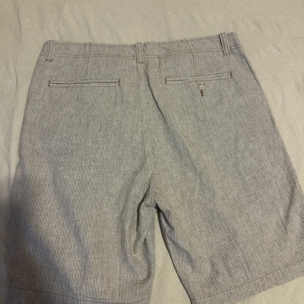 Daniel Cremieux Men's Pinstriped Shorts - Tan and White